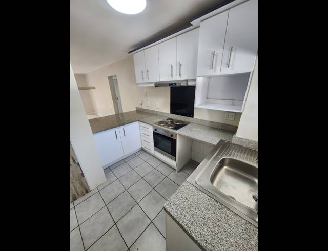 1 BEDROOM APARTMENT FOR SALE IN ESSENWOOD